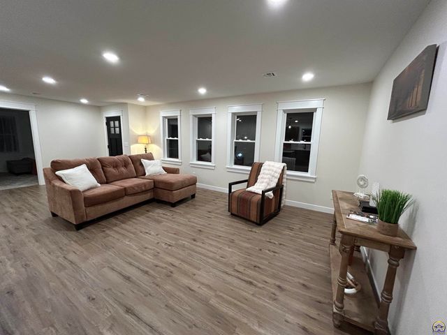 805 Peyton St, Emporia, KS 66801