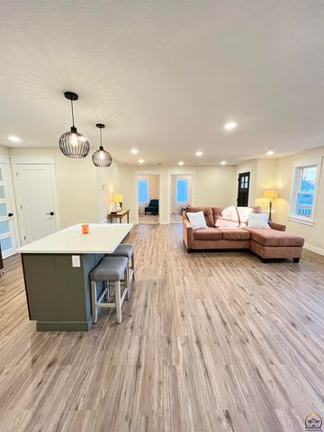 805 Peyton St, Emporia, KS 66801