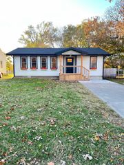 805 Peyton St, Emporia, KS 66801