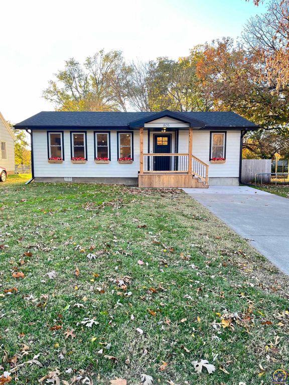 805 Peyton St, Emporia, KS 66801
