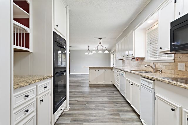 416 Azalea Street, Chandler, TX 75758
