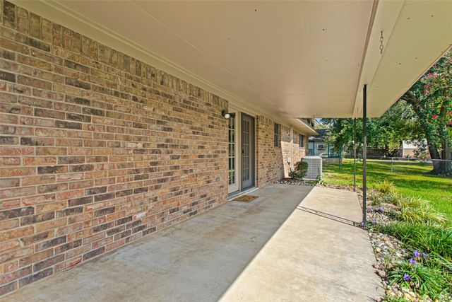 416 Azalea Street, Chandler, TX 75758