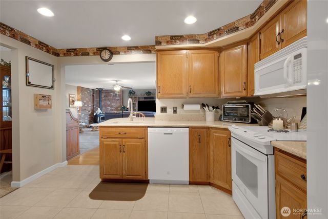 30925 22nd Avenue SW, Federal Way, WA 98023