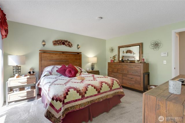 30925 22nd Avenue SW, Federal Way, WA 98023