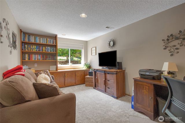 30925 22nd Avenue SW, Federal Way, WA 98023