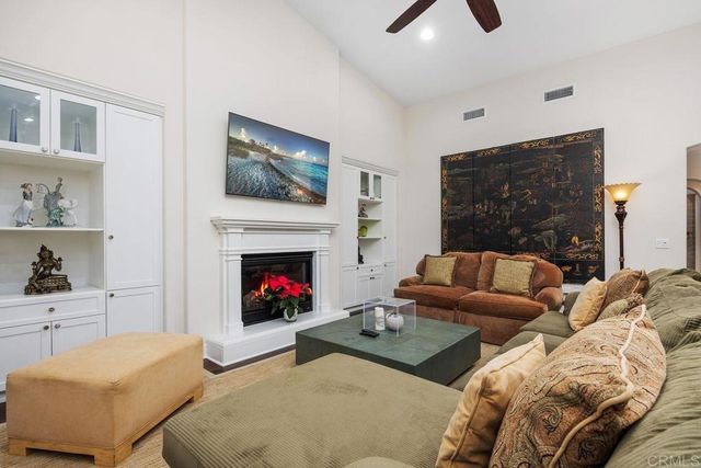 2925 Valley St, Carlsbad, CA 92008