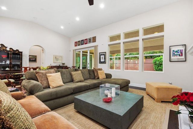 2925 Valley St, Carlsbad, CA 92008