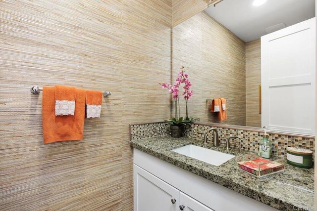 2925 Valley St, Carlsbad, CA 92008