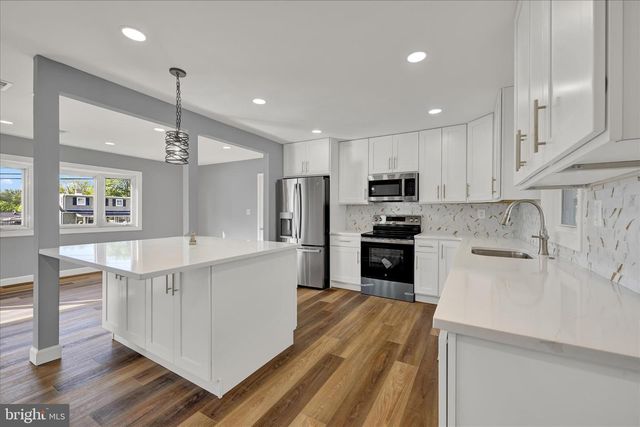 2 ARMOR CT, Baltimore, MD 21220