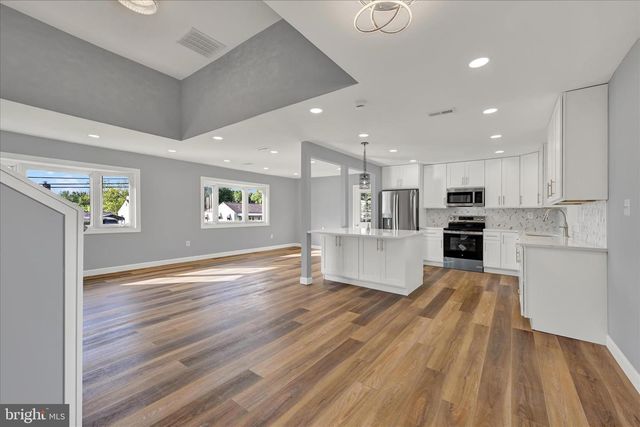 2 ARMOR CT, Baltimore, MD 21220