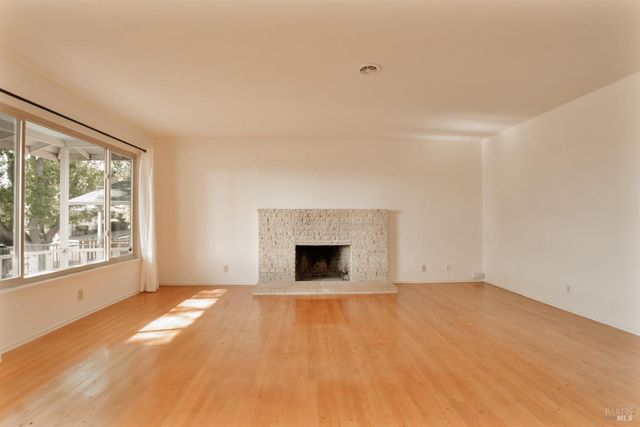 112 Fairfax Ct, Vallejo, CA 94591