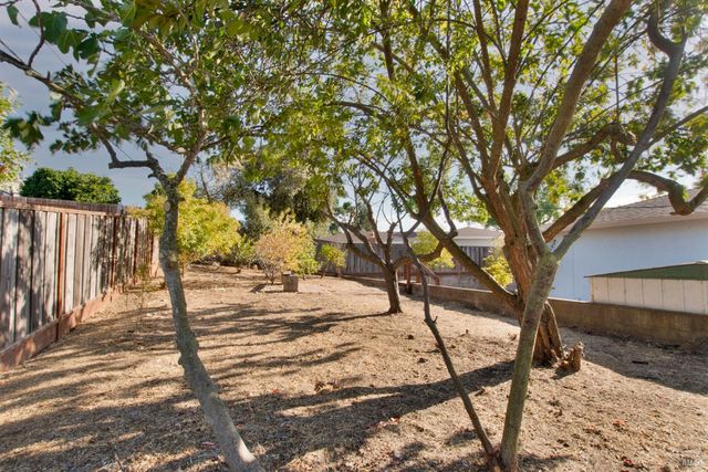 112 Fairfax Ct, Vallejo, CA 94591