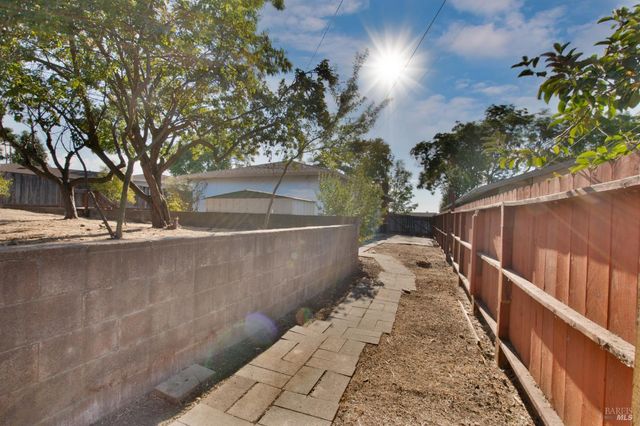 112 Fairfax Ct, Vallejo, CA 94591