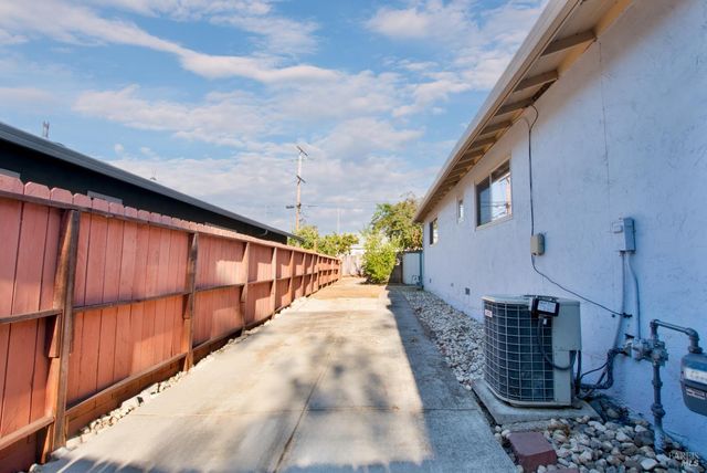 112 Fairfax Ct, Vallejo, CA 94591