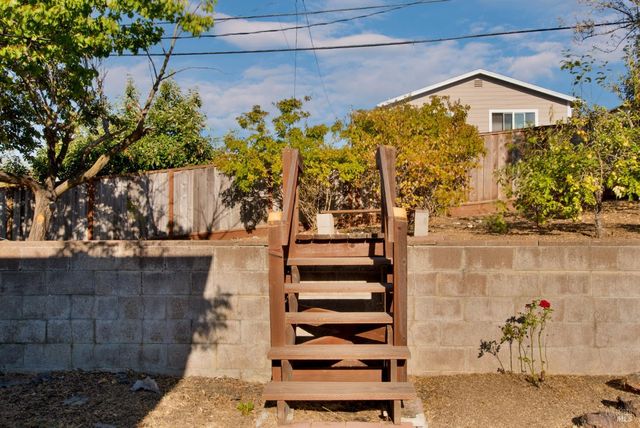 112 Fairfax Ct, Vallejo, CA 94591