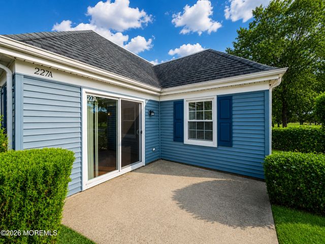 227A Manchester Lane, Monroe, NJ 08831