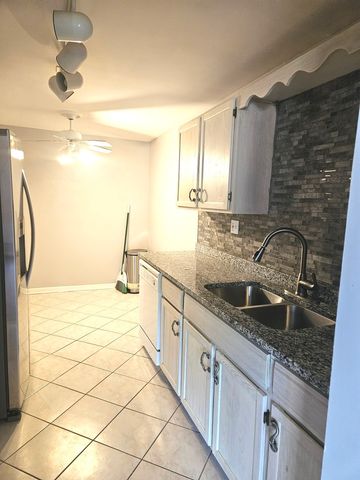 18855 Burnham Avenue 231, Lansing, IL 60438