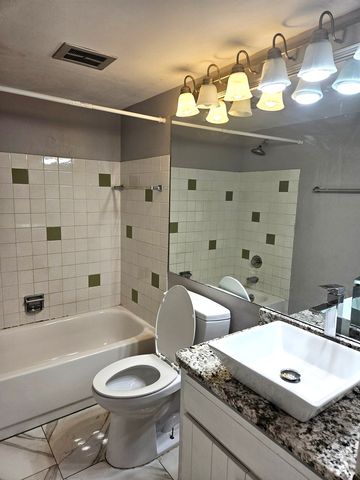 18855 Burnham Avenue 231, Lansing, IL 60438