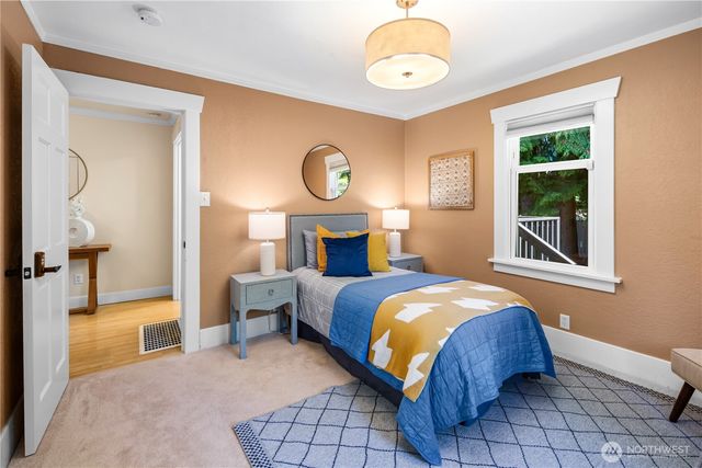 8920 240th Street SW, Edmonds, WA 98026