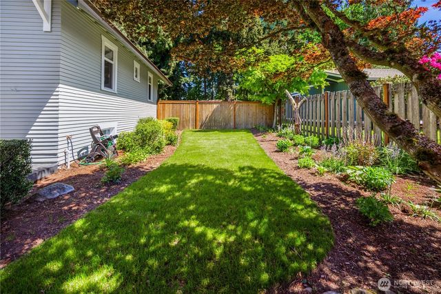 8920 240th Street SW, Edmonds, WA 98026