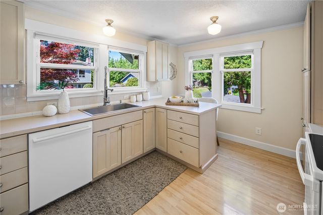 8920 240th Street SW, Edmonds, WA 98026