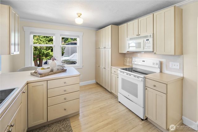 8920 240th Street SW, Edmonds, WA 98026