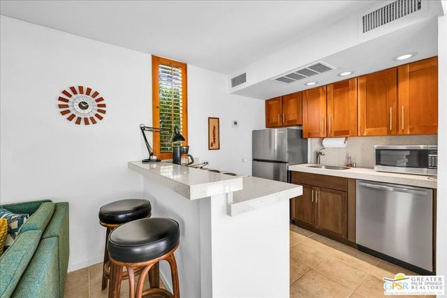 360 Cabrillo Road 220, Palm Springs, CA 92262