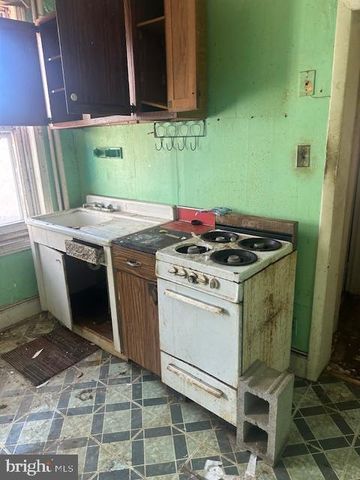 1933 E HUNTINGDON STREET, Philadelphia, PA 19125