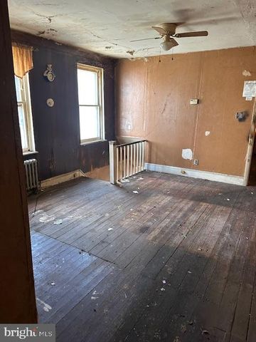 1933 E HUNTINGDON STREET, Philadelphia, PA 19125