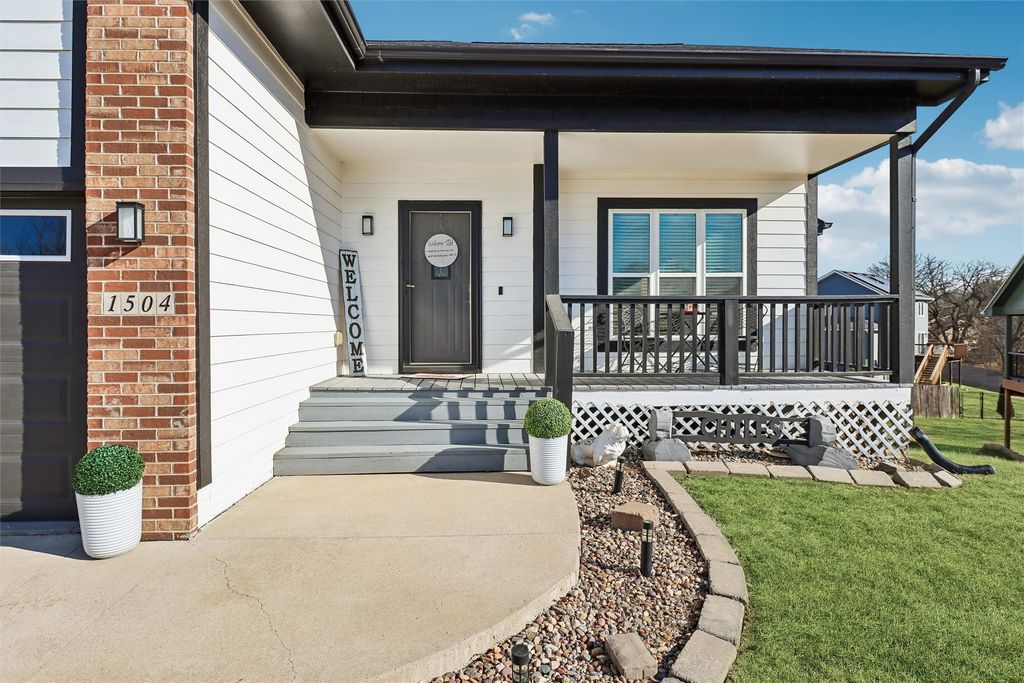 1504 W Jackson Avenue, Indianola, IA 50125