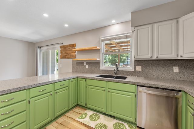 143 W NORTHWIND DR, Valley Center, KS 67147