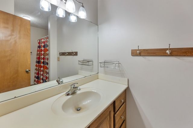 143 W NORTHWIND DR, Valley Center, KS 67147