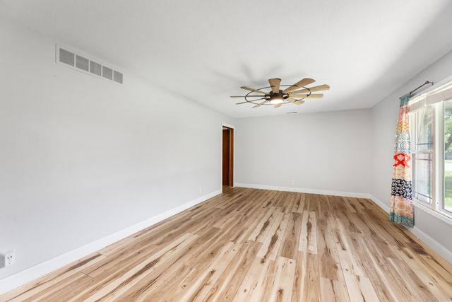 143 W NORTHWIND DR, Valley Center, KS 67147