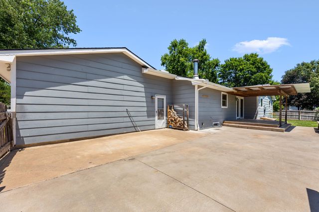 143 W NORTHWIND DR, Valley Center, KS 67147