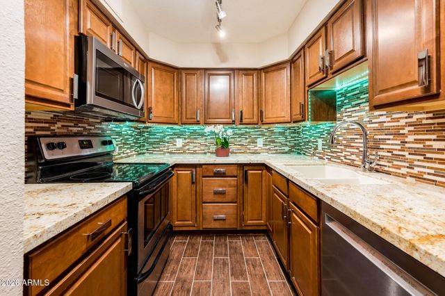 601 E PALO VERDE Drive 8, Phoenix, AZ 85012