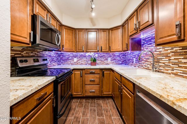 601 E PALO VERDE Drive 8, Phoenix, AZ 85012