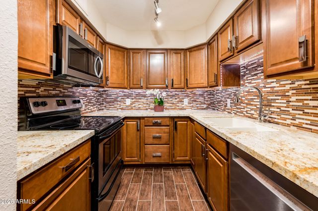 601 E PALO VERDE Drive 8, Phoenix, AZ 85012