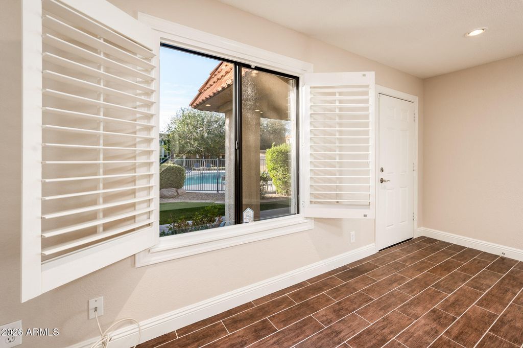 Image 13 of property listing at 601 E PALO VERDE Drive 8, Phoenix, AZ 85012