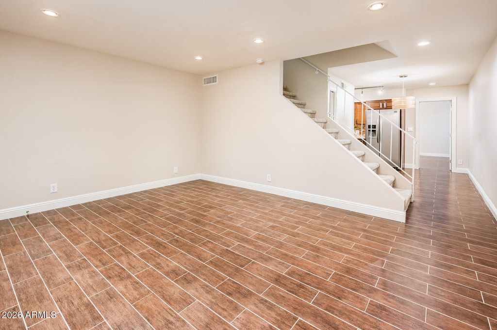 Image 14 of property listing at 601 E PALO VERDE Drive 8, Phoenix, AZ 85012