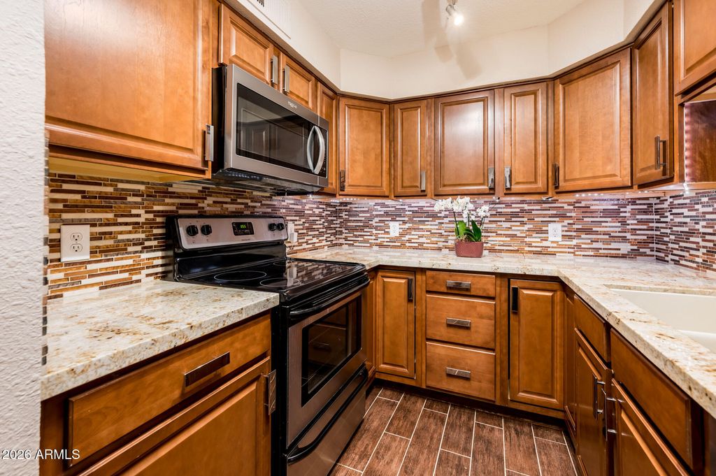 Image 18 of property listing at 601 E PALO VERDE Drive 8, Phoenix, AZ 85012