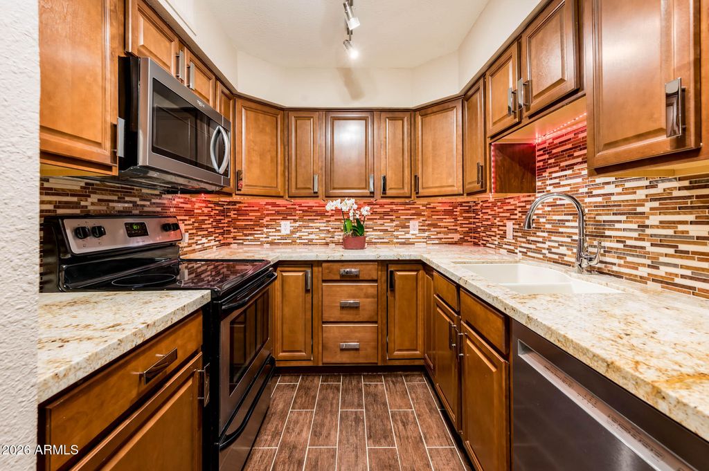 Image 19 of property listing at 601 E PALO VERDE Drive 8, Phoenix, AZ 85012