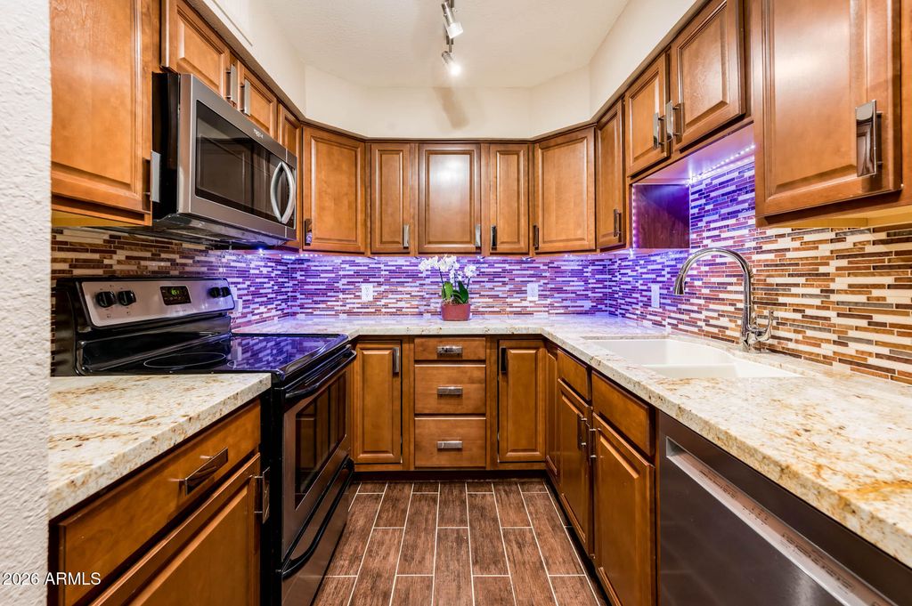 Image 22 of property listing at 601 E PALO VERDE Drive 8, Phoenix, AZ 85012