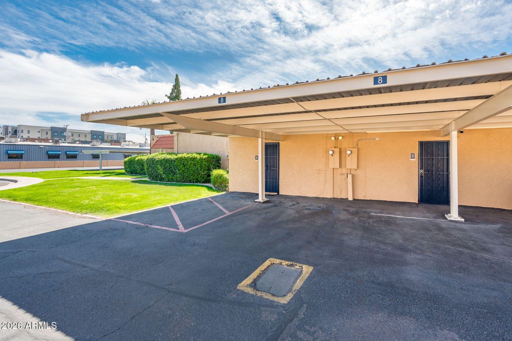 Image 39 of property listing at 601 E PALO VERDE Drive 8, Phoenix, AZ 85012