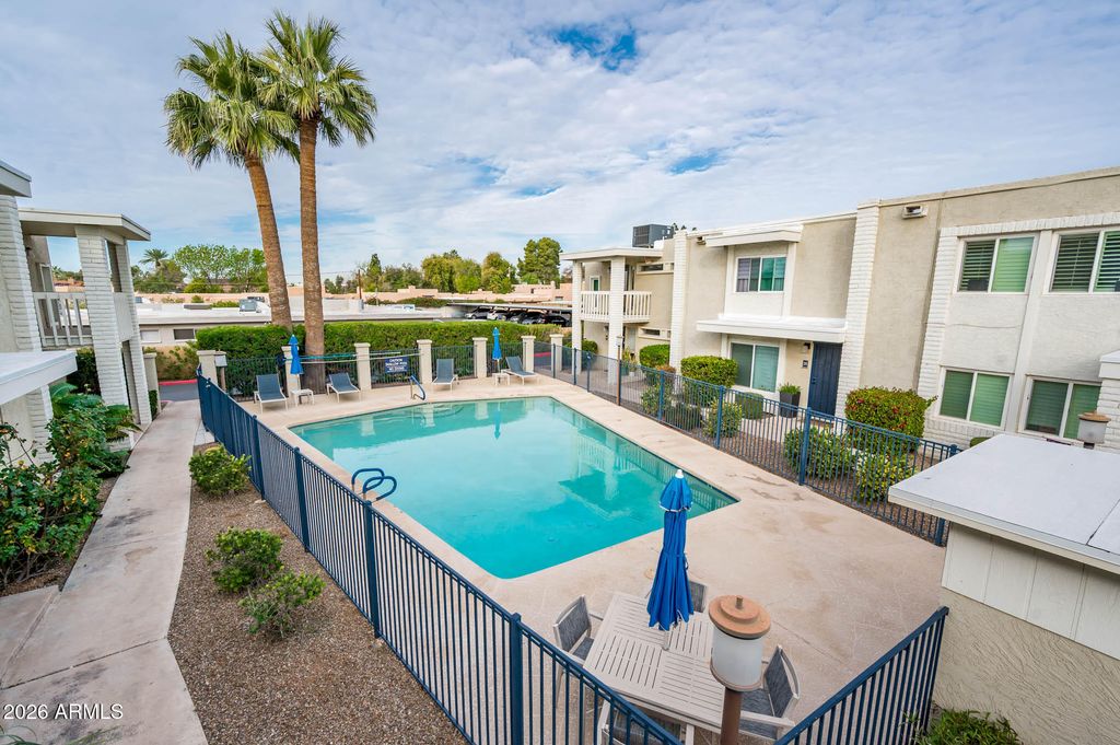 Image 45 of property listing at 601 E PALO VERDE Drive 8, Phoenix, AZ 85012