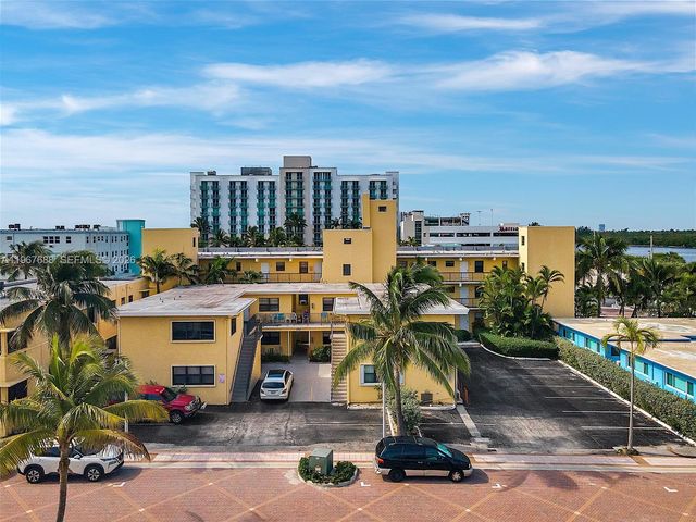 322 Harding Street B202, Hollywood, FL 33019