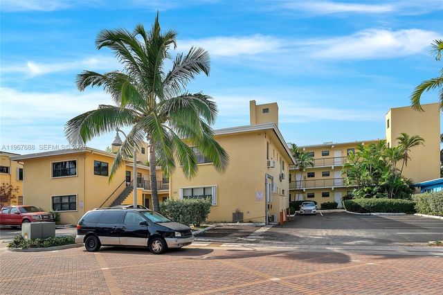 322 Harding Street B202, Hollywood, FL 33019