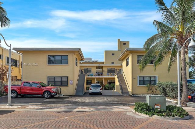 322 Harding Street B202, Hollywood, FL 33019