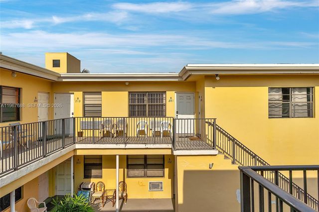 322 Harding Street B202, Hollywood, FL 33019