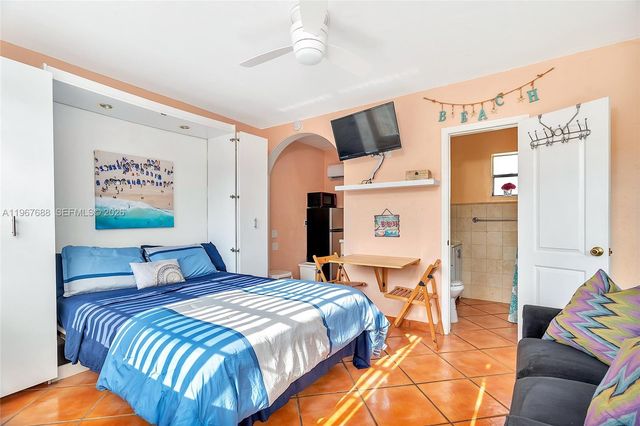 322 Harding Street B202, Hollywood, FL 33019