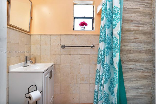 322 Harding Street B202, Hollywood, FL 33019